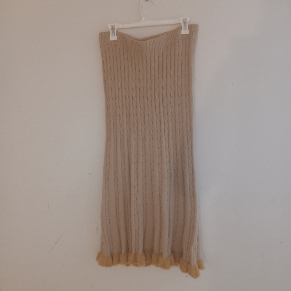 Elegant Beige Knit A-Line Skirt with Tassels